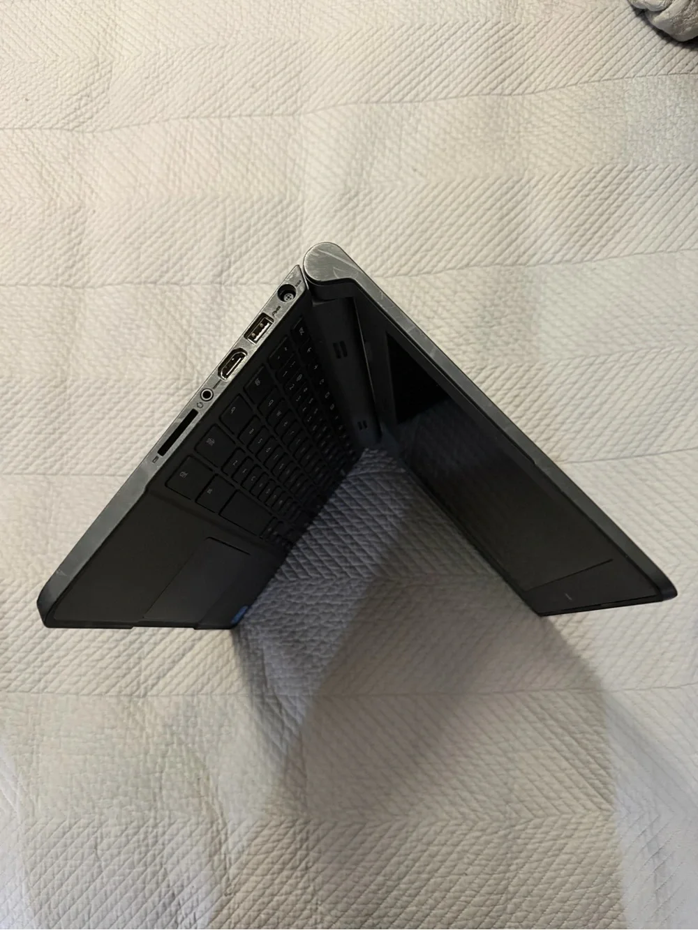 Dell Chromebook 3120 Laptop - Matte Black for parts or repair